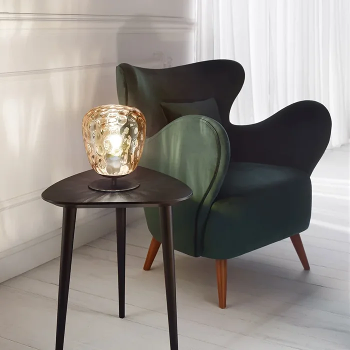 Abatjour moderna con struttura in metallo e paralume in vetro soffiato Gisella – 40W