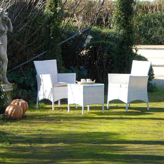 Congeal Bistrot Polyrattan Colore Bianco Poltroncine e Tavolino da Caffe’ per Arredo Giardino Terrazzo