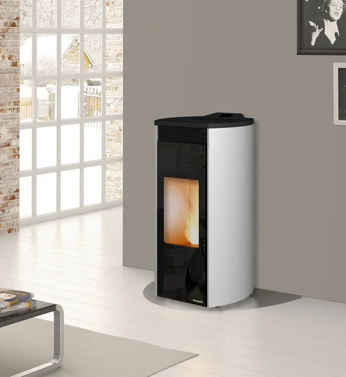 Palazzetti Giorgia 12 Pro 3 Ecofire Stufa A Pellet Ad Aria 12kw Con Top In Ghisa e Rivestimento Stondato In Acciaio Bianco