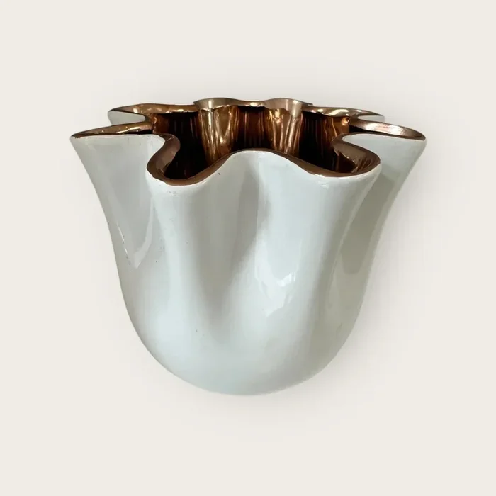 Vaso bronzo e bianco